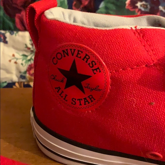 Converse Junior Size 3 Sneakers - Picture 2 of 8
